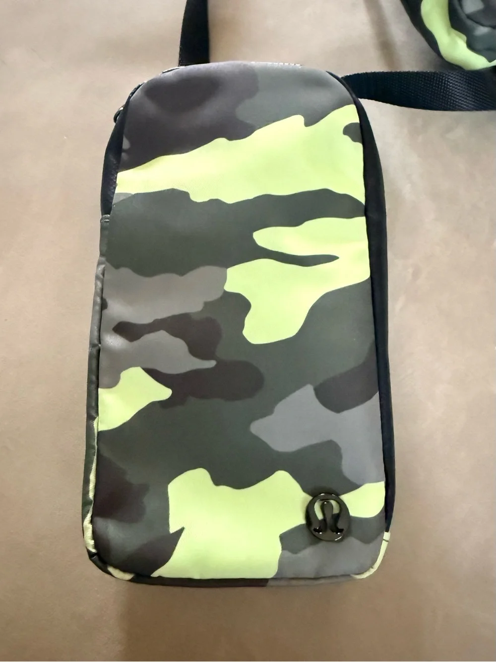 lululemon Phone Crossbody Heritage Camo Neo Mint Multi Adjustable Strap Travel